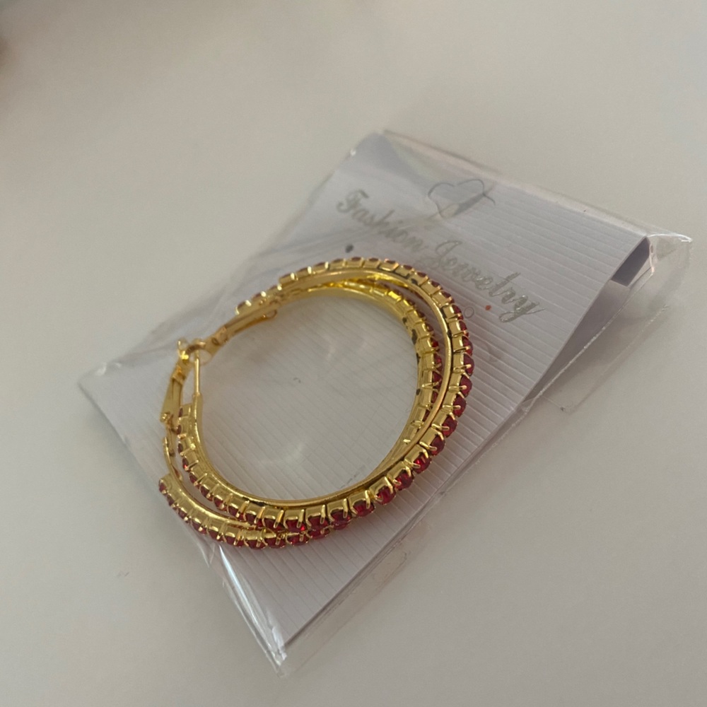 red rinestone earrings